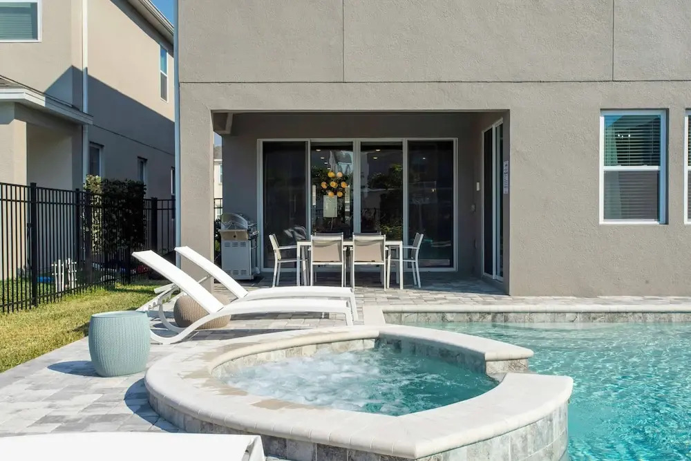 Family Escape With Private Pool & Themed Rooms