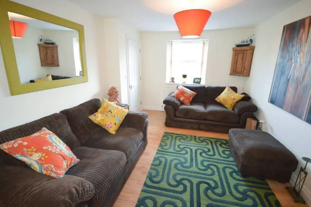 Stylish 2 Bedroom Home Near Bristol