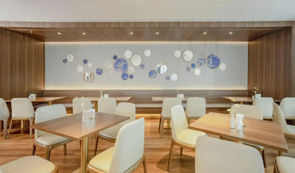 Luzhou Century Hotel (BBK Plaza Xintiandi)