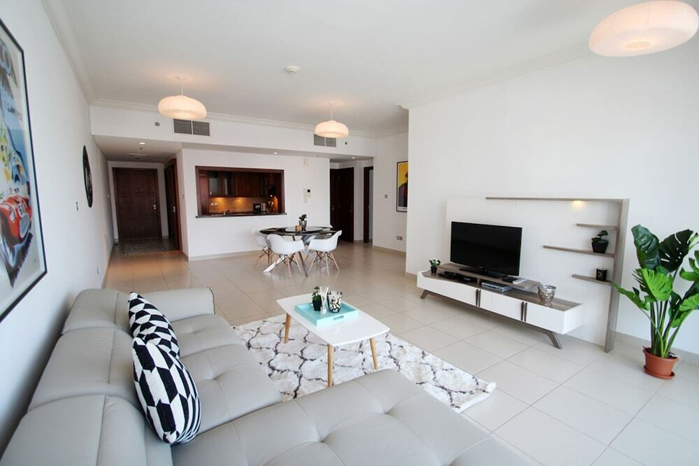Spacious Two Bedroom in 8 Boulevard Walk