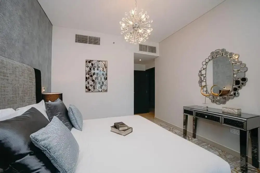 Bellavista - Spacious -1BR & Extra Room