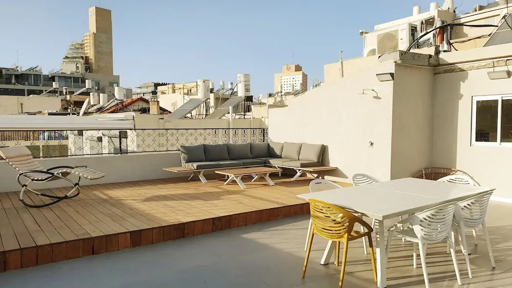 New 3 Bedroom Huge Roof Top 3 min Beach TL57