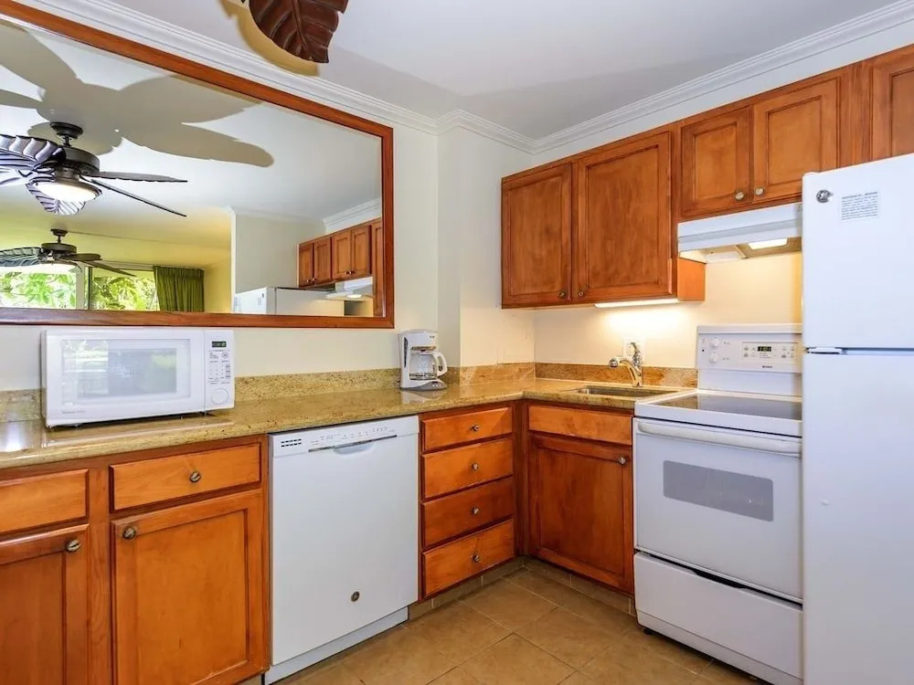 Napili Shores D127 Studio Bedroom 1 Bathroom Condo