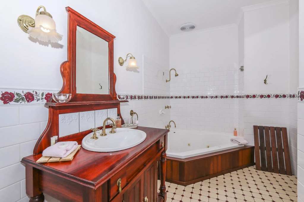 Rosebridge House Bed & Breakfast Adult Retreat