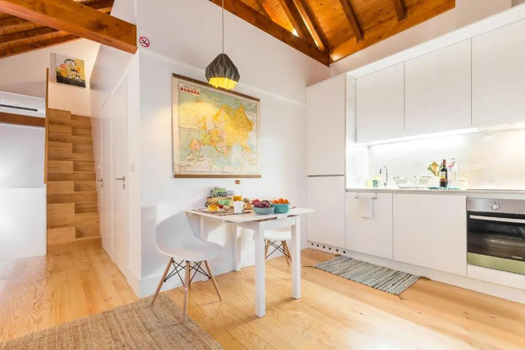 Home in Porto - Cozy 2BR Duplex by LovelyStay