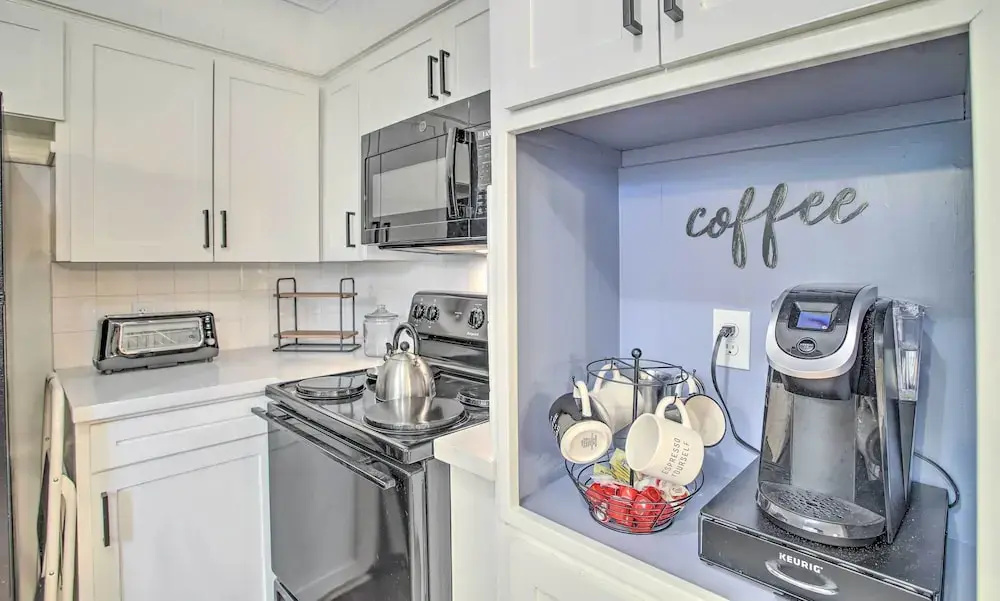 1 Mi to Main St: Brenham Retreat w/ Game Room