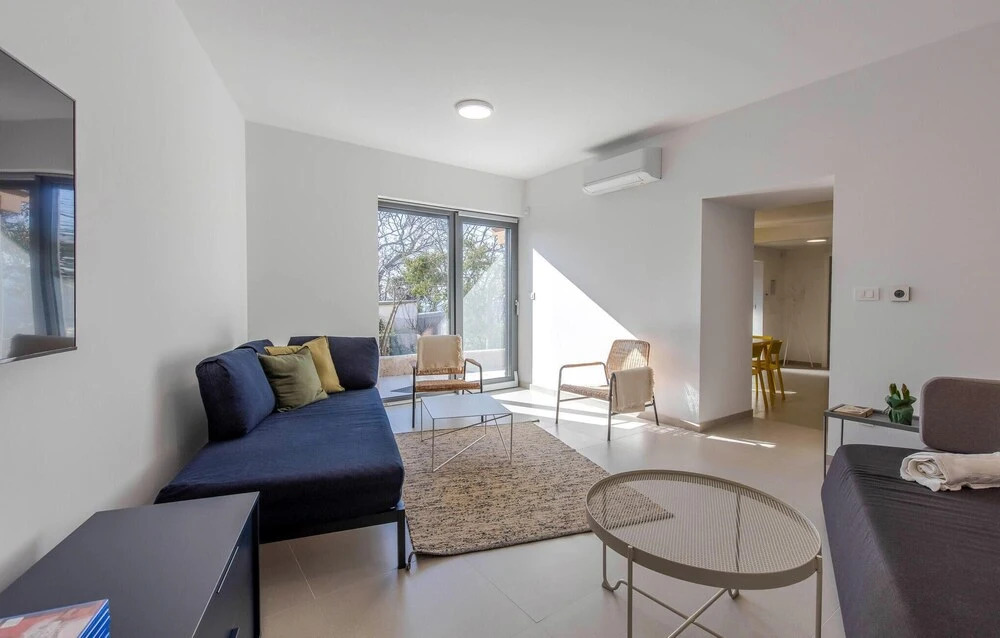 Gorgeous Home In Glavani