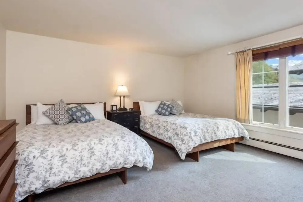 Modern 2 Bedroom Condo at the Base of Vail Mountain Next to Gondola One