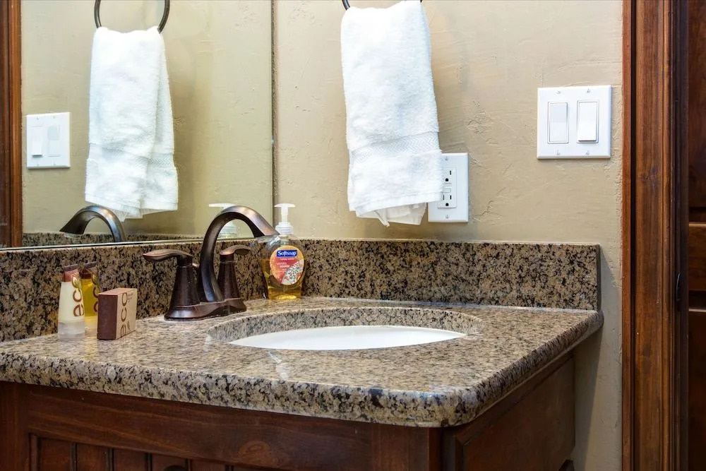 1BR 2BA Newly Renovated Condo Park City by RedAwning