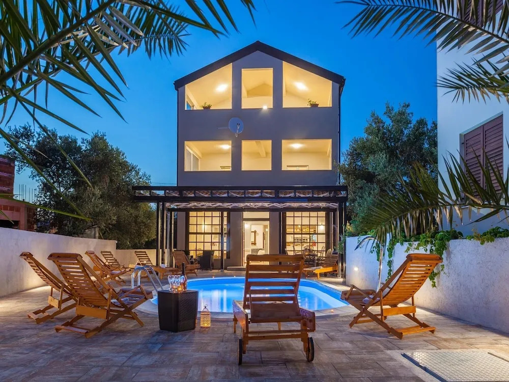 Beautiful Villa With Private Pool 7 En Suite Bedrooms 3 Roofed Terraces Bbq