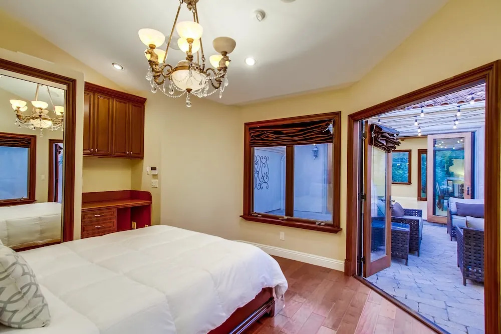 Tropical 5BR La Jolla Retreat by NamaStay