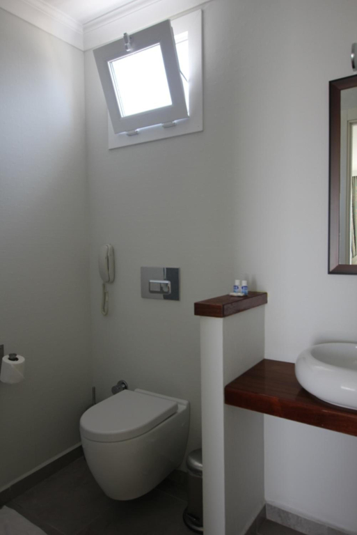 Artemis Hotel