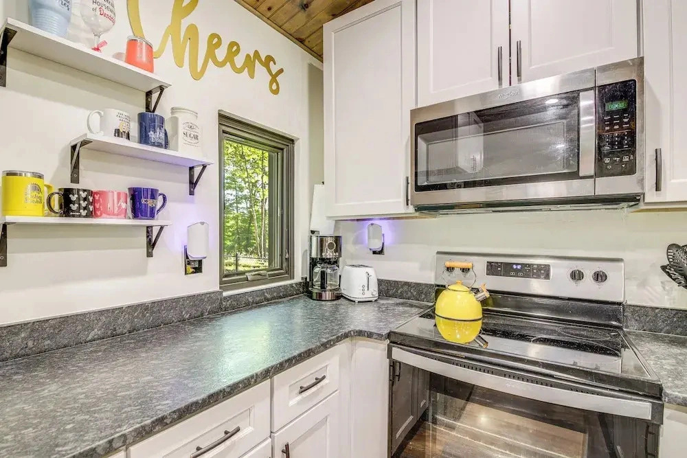 Dandridge Home on Douglas Lake w/ Hot Tub & Dock