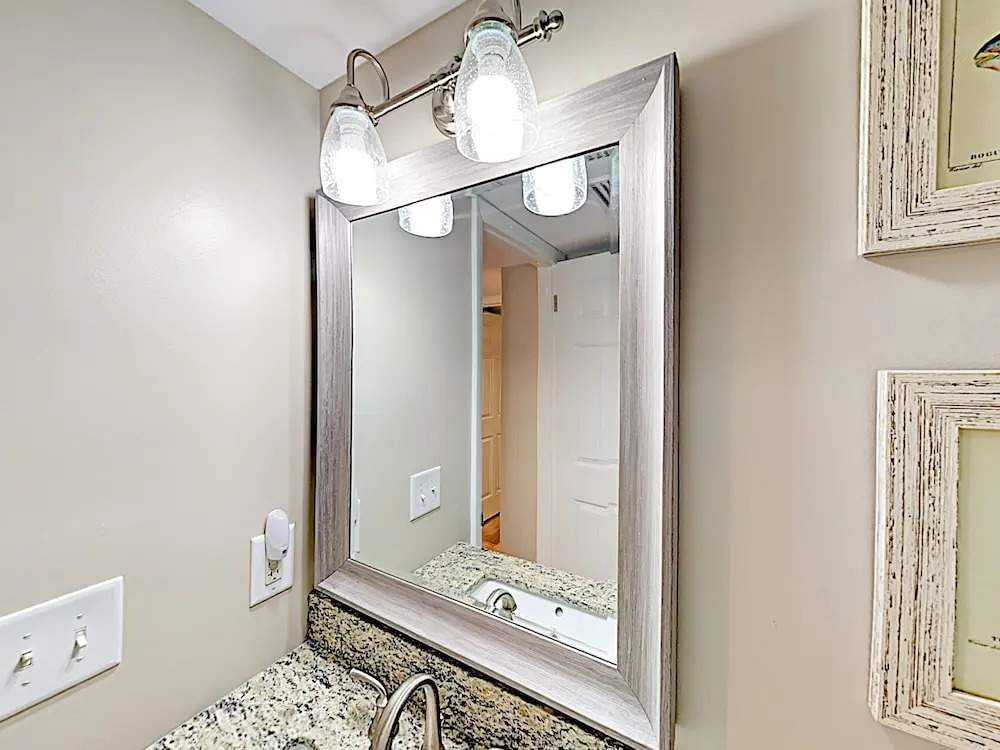 New Listing! Oceanfront - Walk To Beach 2 Bedroom Condo