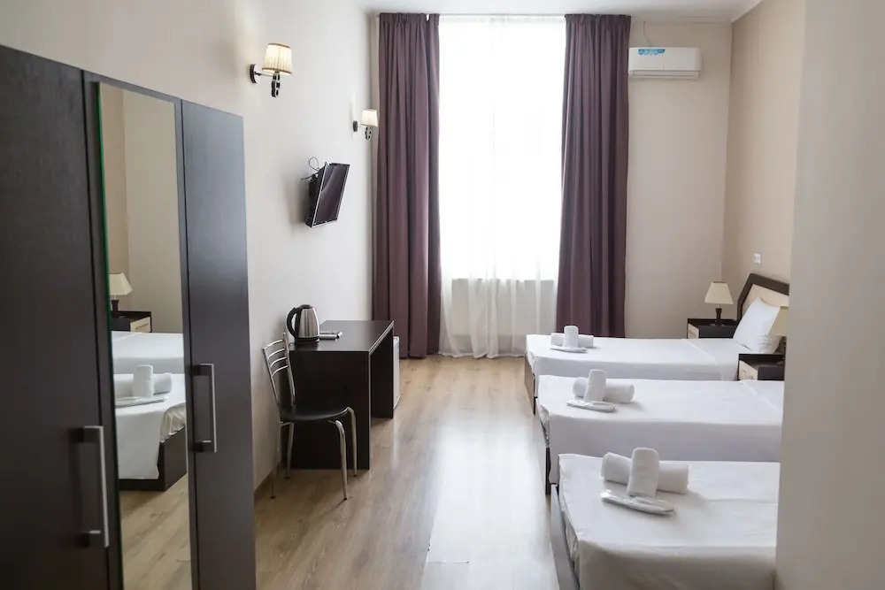 Backstreet Hotel