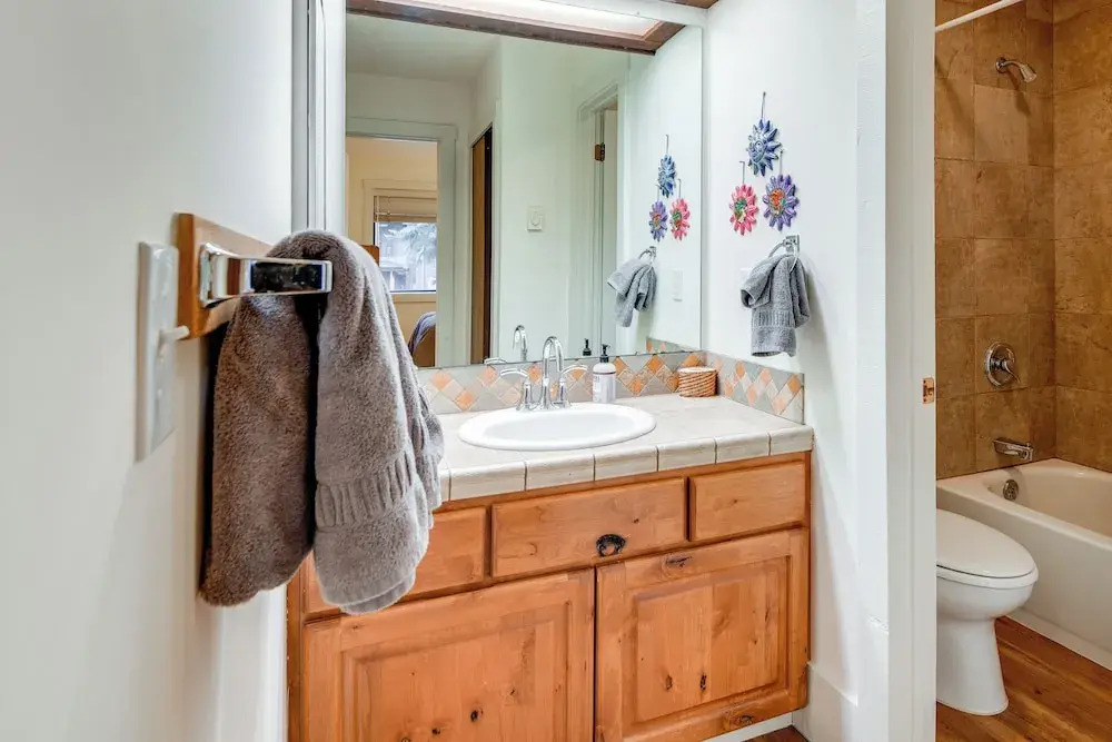 Ketchum Condo w/ Deck < 1 Mi to Sun Valley Resort!