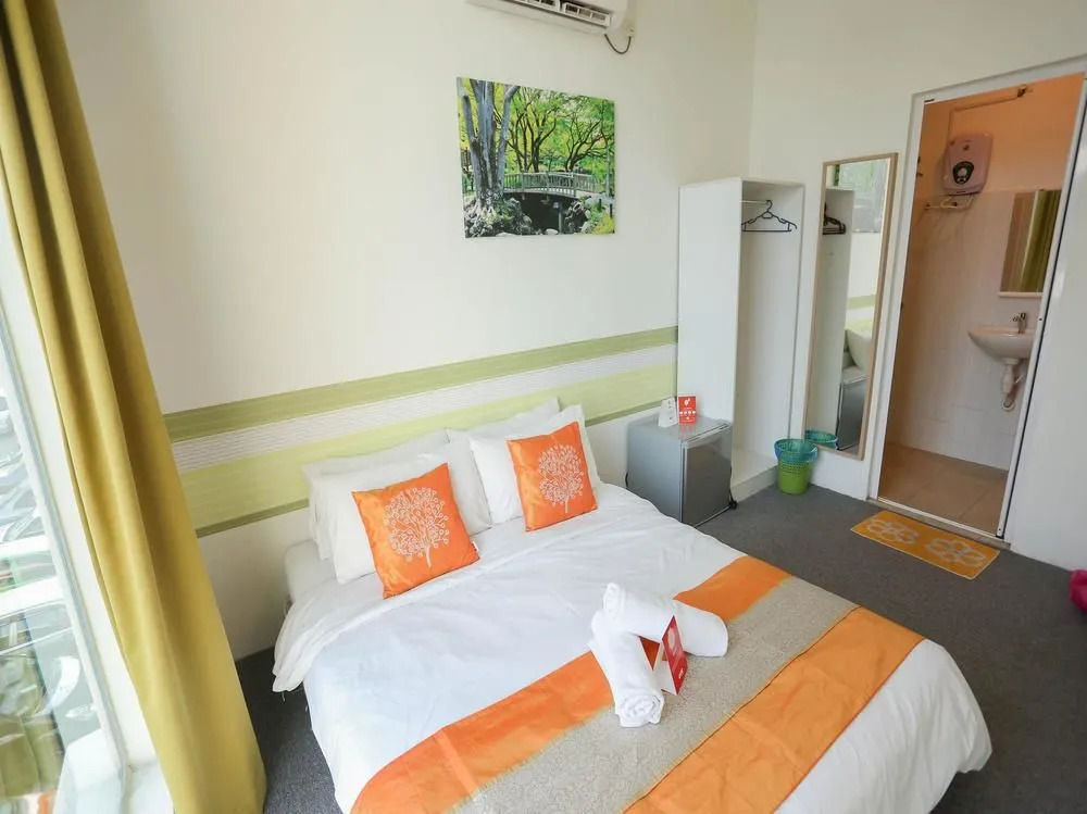 OYO 221 Olive Hotel