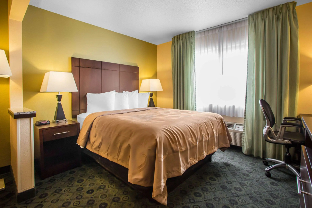 Days Inn - Bloomington