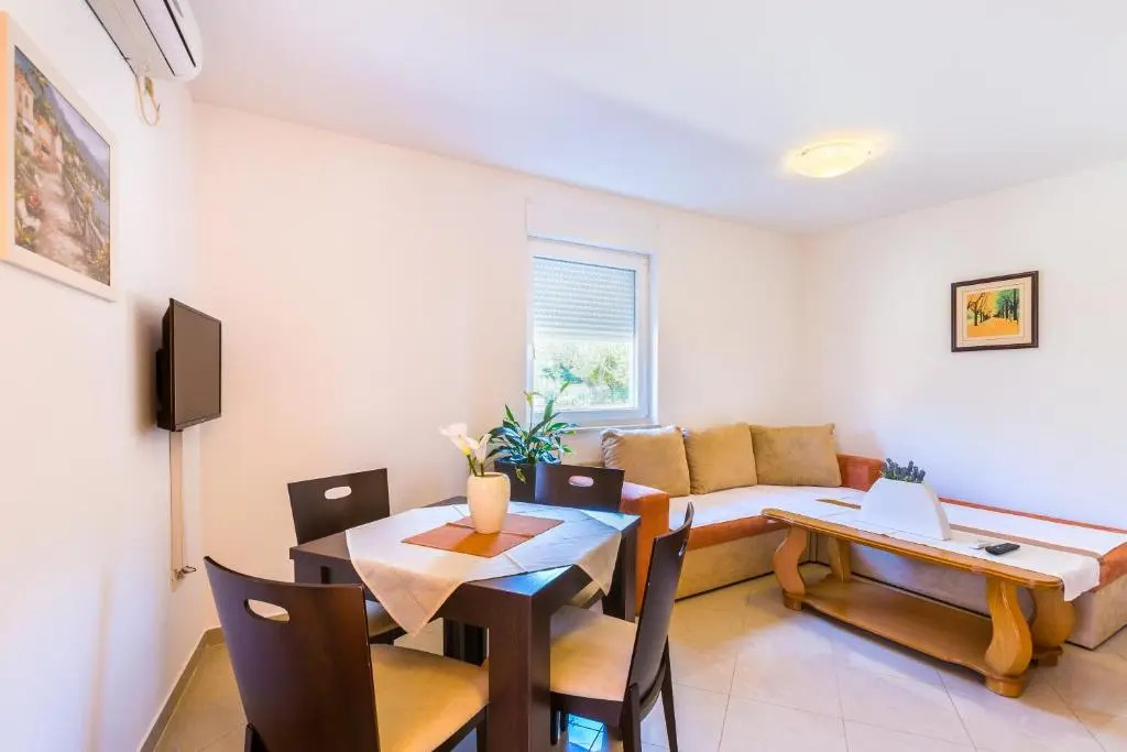 Apartments Tomo