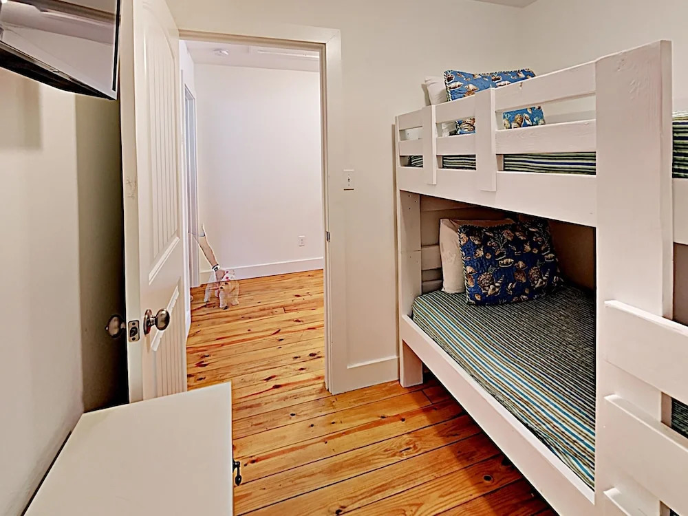 #403 The Commons 3 Bedrooms 2.5 Bathrooms Townhouse