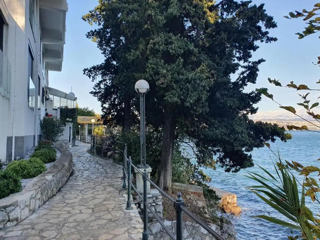 First row to the sea - Nautilus Deluxe Apartment