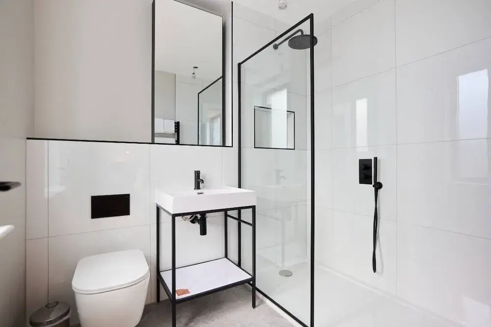 The Brondesbury Place - Bright 2bdr Flat With Balcony + Parking