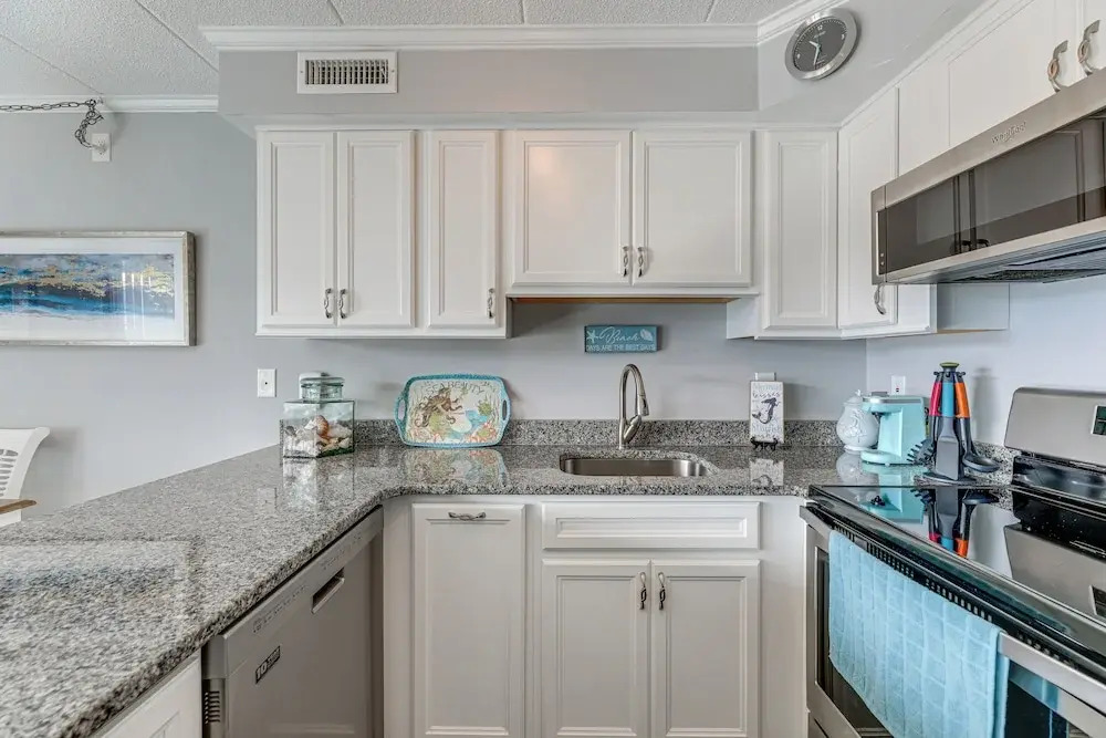 Walk to Beach! Modern Ocean City Condo w/ Balcony