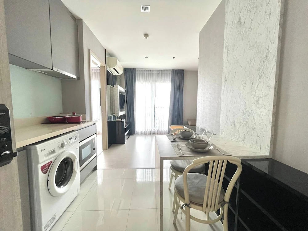 Luxurious 1-bedroom Apartment Near BTS Thonglor, Bangkok