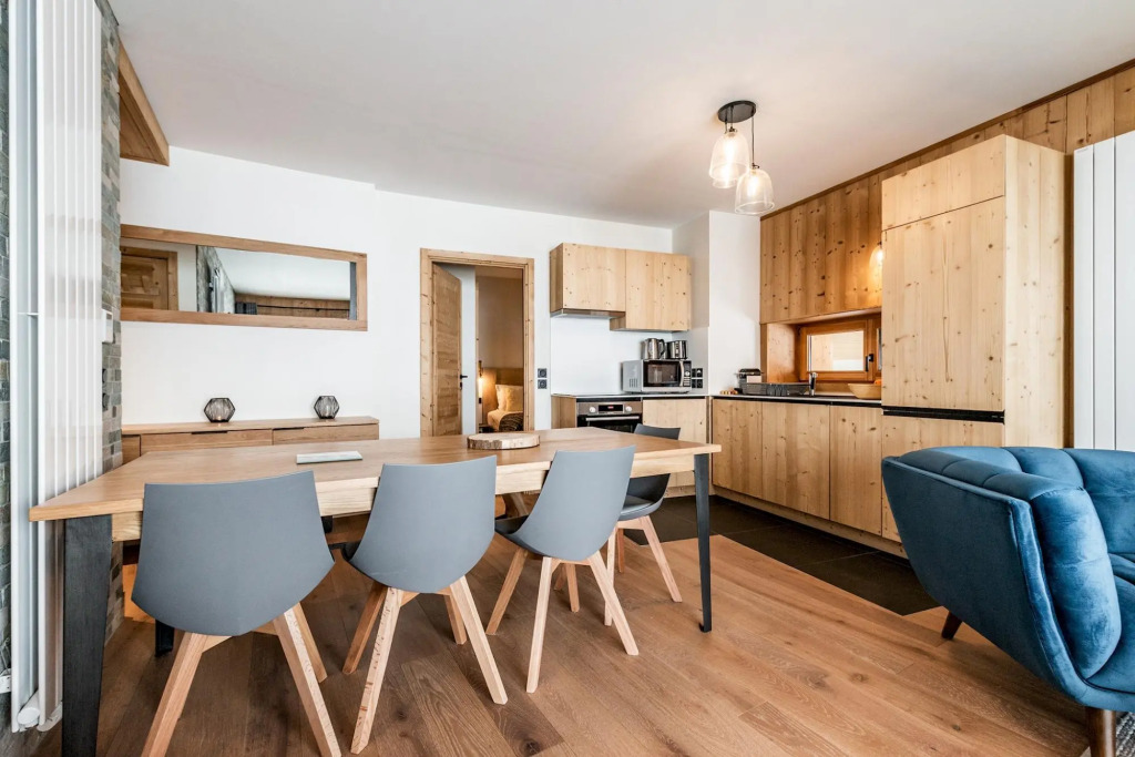 SORBUS - Contemporary Apartment in Luxury Residence