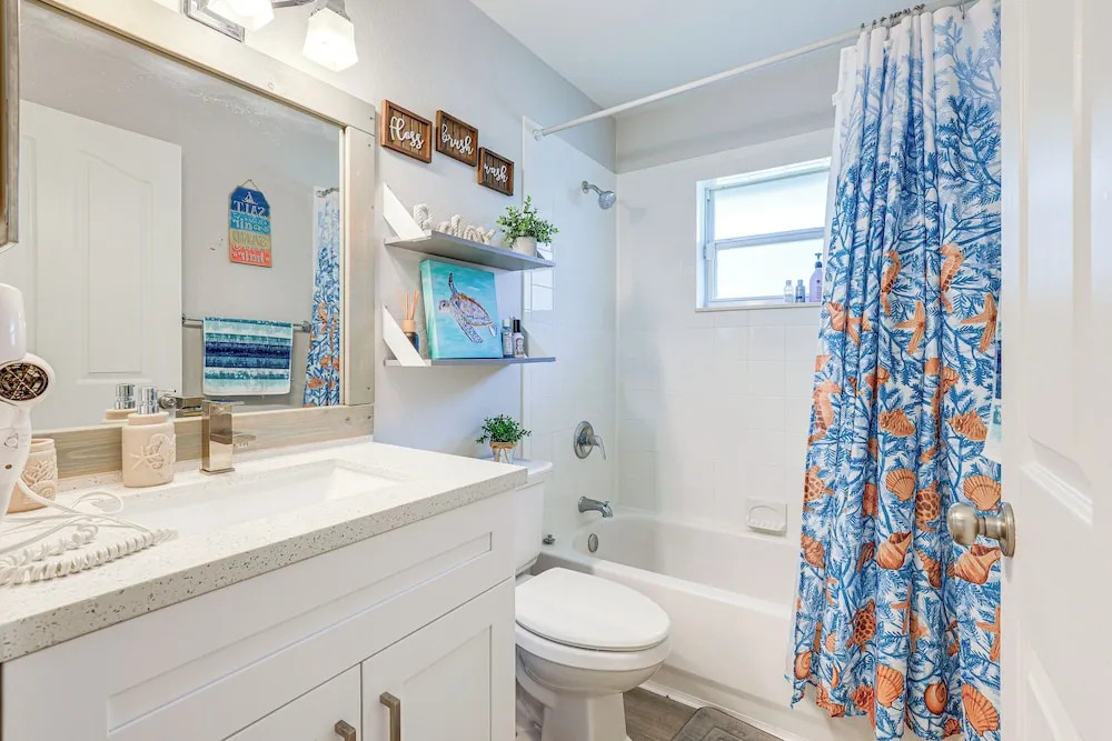 Pet-friendly Fort Pierce Home w/ Pool & Kayaks!