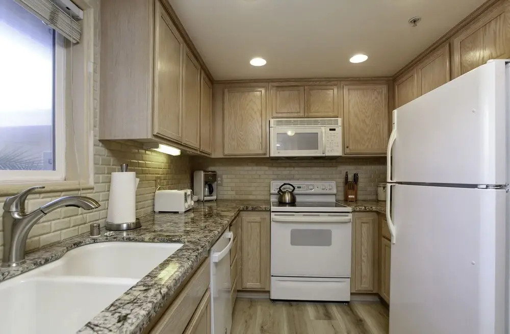 307 Casa Bella 2 Bedroom Condo by Redawning