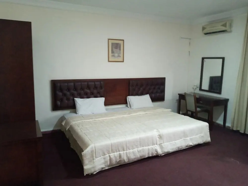 Seleen Hotel Suites