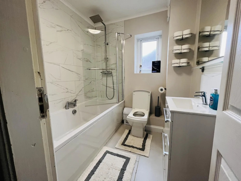 Charming 3-bed House in Levenshulme, Manchester