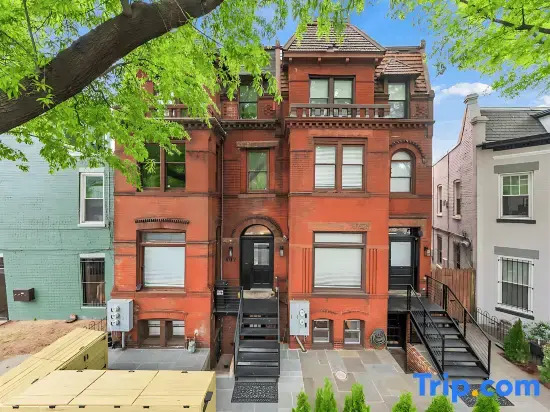 Luxury, Historic 4Bd Rowhouse in the Heart of DC!