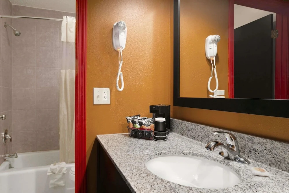 Days Inn Liberty / NE Kansas City