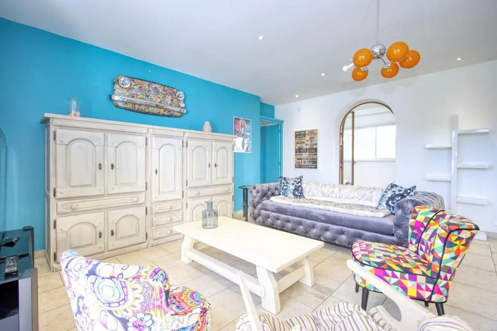 Galant Appartement en bord de mer avec terrasse