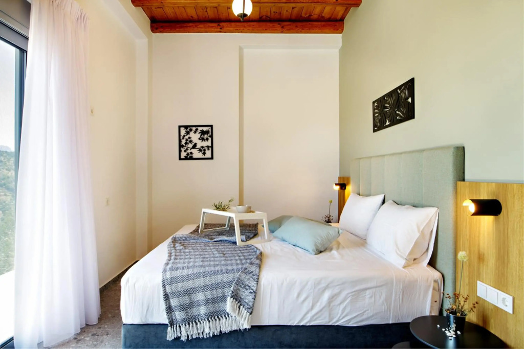 Almond Cottage with a sea view above Plakias