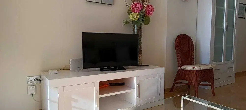 Lovely 2 Bedroom, 2 Bathroom Apartment With Pool