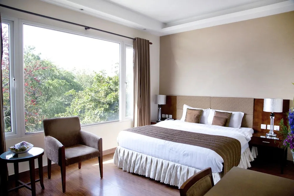 Alpina Hotels & Suites