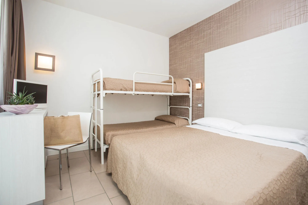 Mokambo Shore Hotel