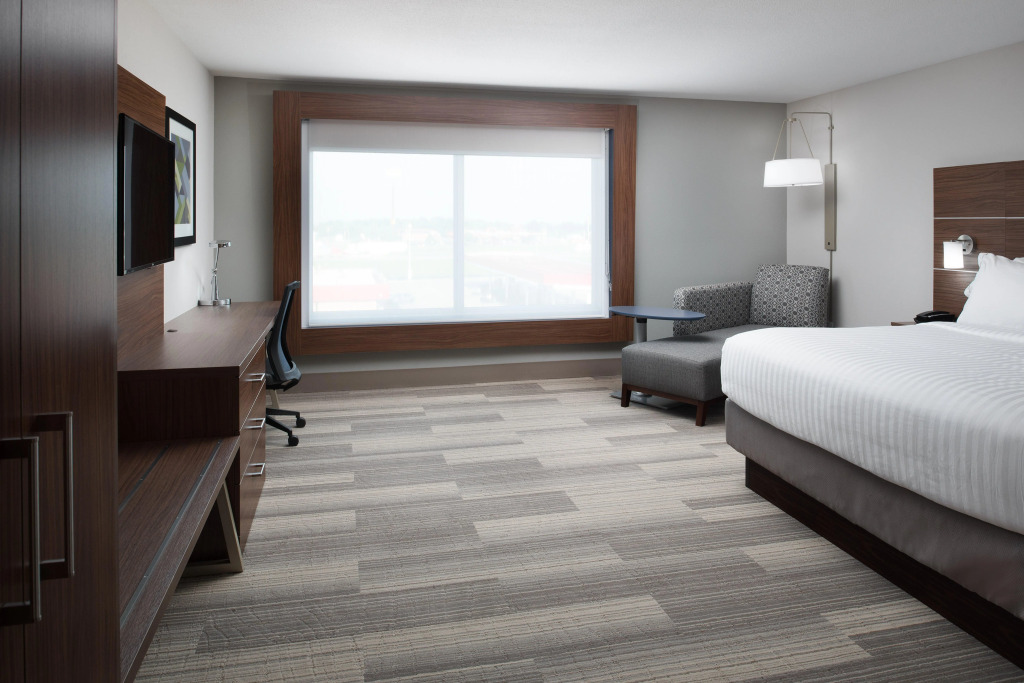 Holiday Inn Express & Suites Kingdom City by IHG