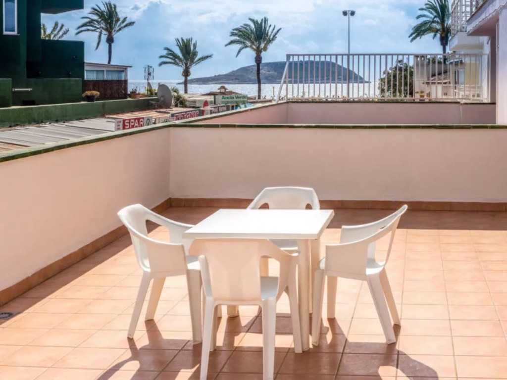 Neighbours Beach 21643