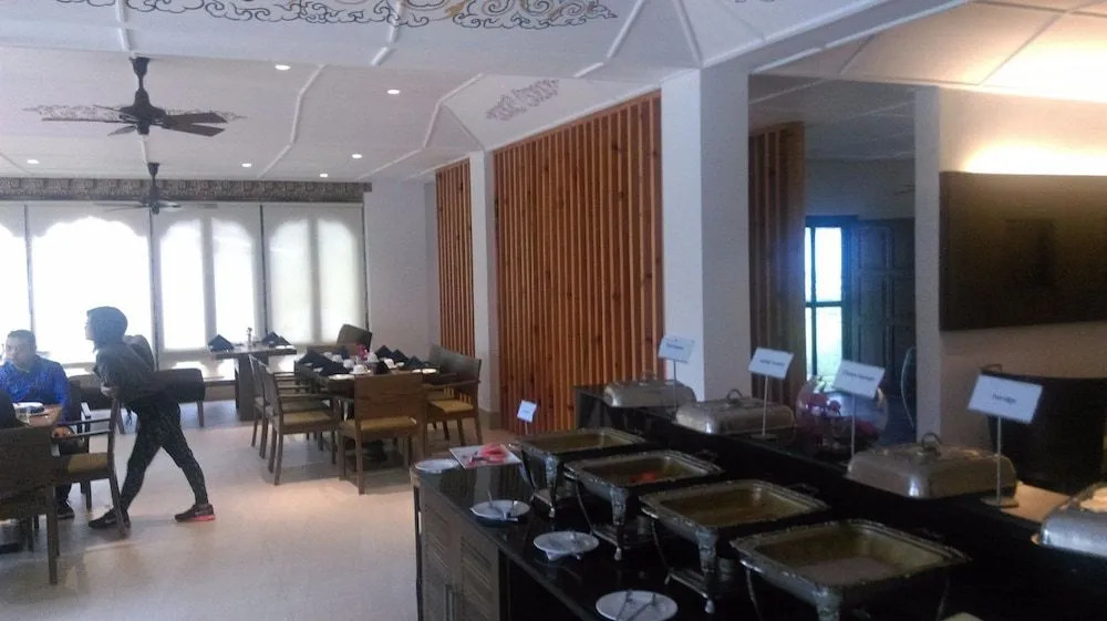 Khuru Resort