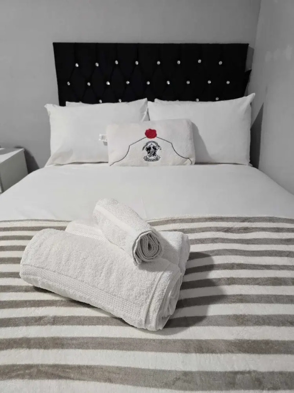 Heathrow roomzzzz BnB