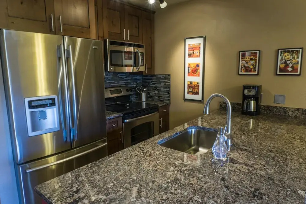 Inviting Winter Hideaway - Walk To Apres-ski Fun Sleeps 4 1 Bedroom Condo by RedAwning
