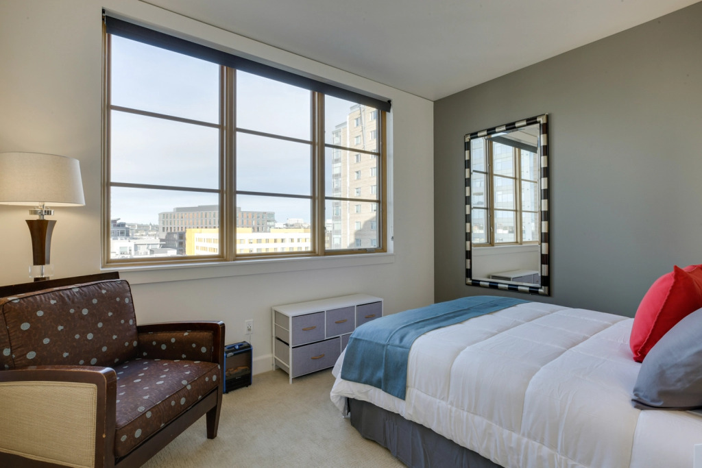 Recently Upgraded 1BR Apt – Downtown Location