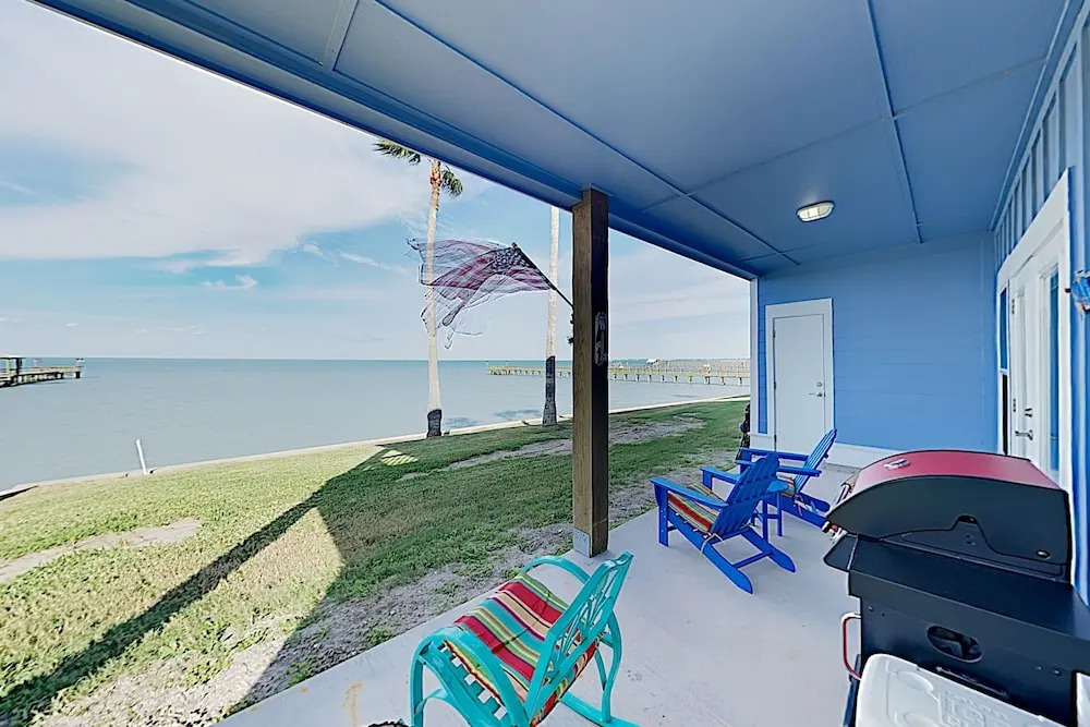 New Listing! Waterfront Copano Bay W/ Pool 2 Bedroom Condo