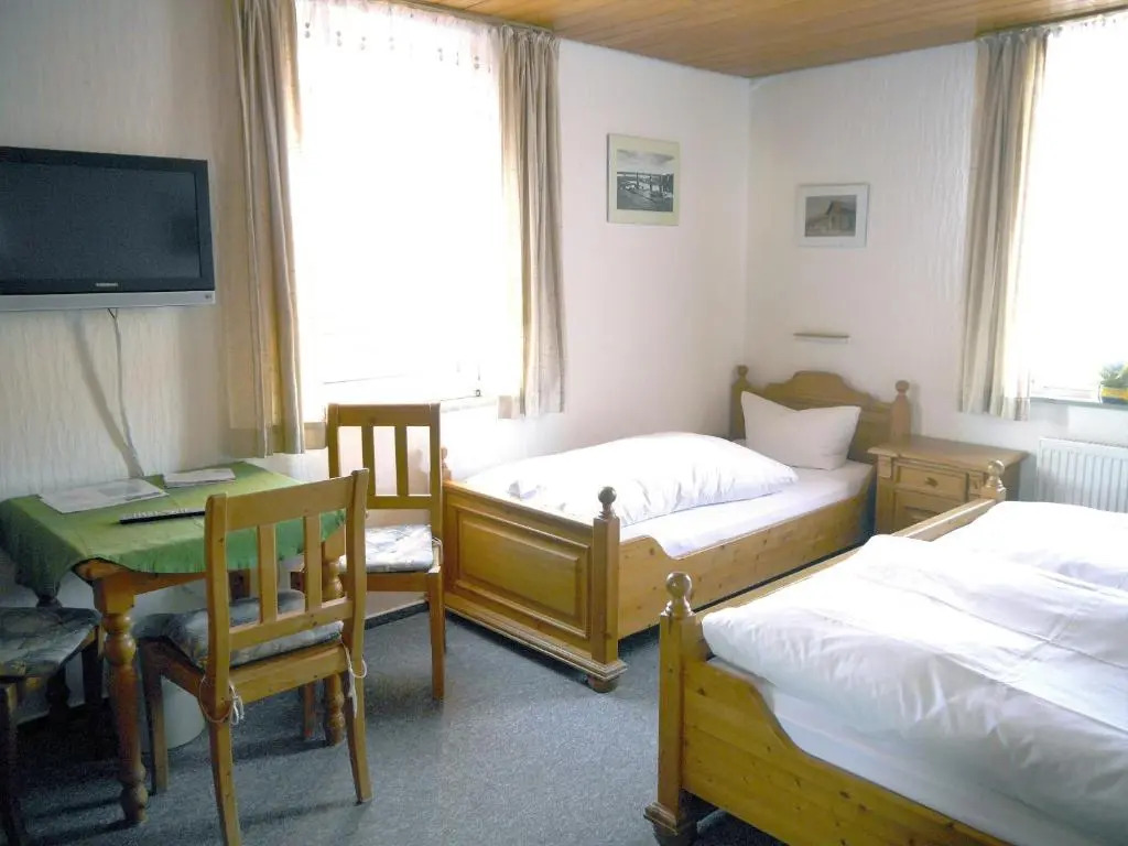 Hotel-Gasthof-Destille-Eisenbahn