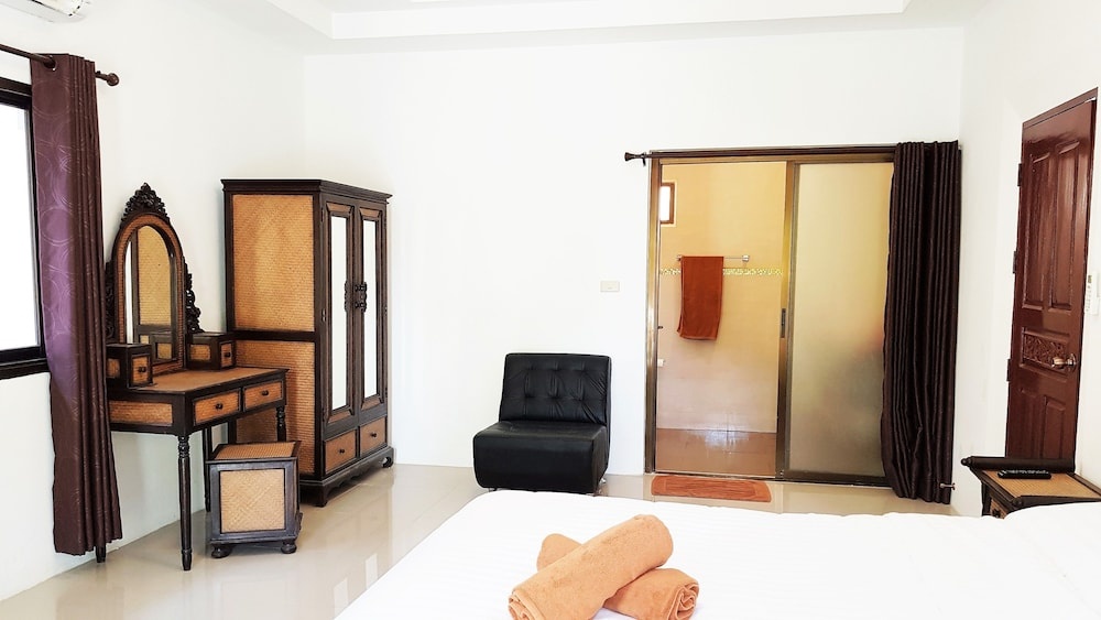 IZZYLAND Luxury Pool Villa Pattaya Walking Street