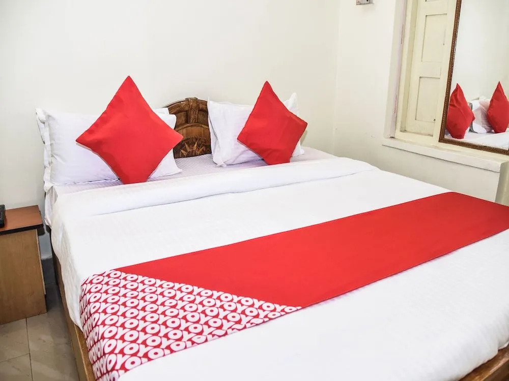 OYO 14606 Holiday Inn